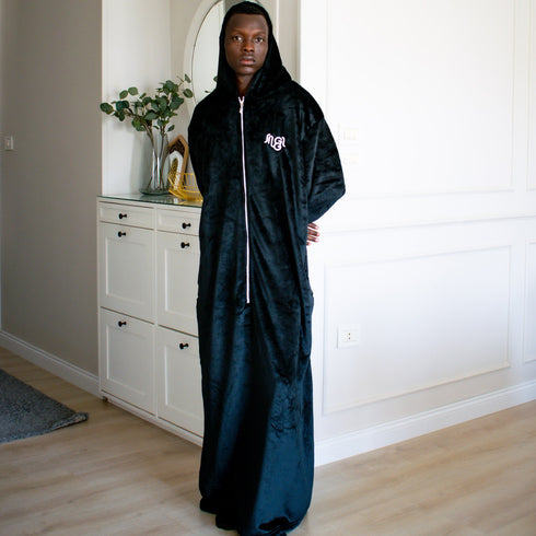 Snuggs Monk Wearable Blanket "Black"